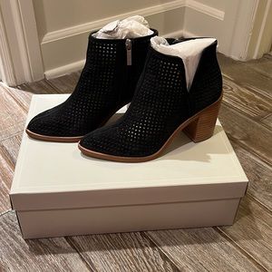EUC! 1. State Black suede Bootie Larocka
